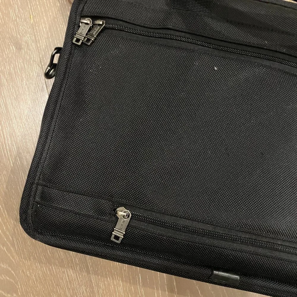 TUMI Slim Laptop Bag Briefcase Unisex design